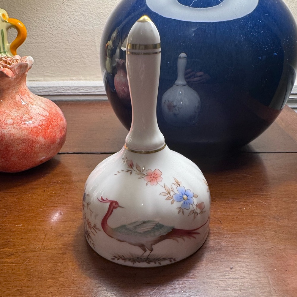 Minton Danbury mint bell, new condition, 5x3.